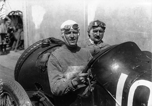 Henry Segrave 29. ožujka 1927. postigao svjetski brzinski rekord: 327,97 km/h