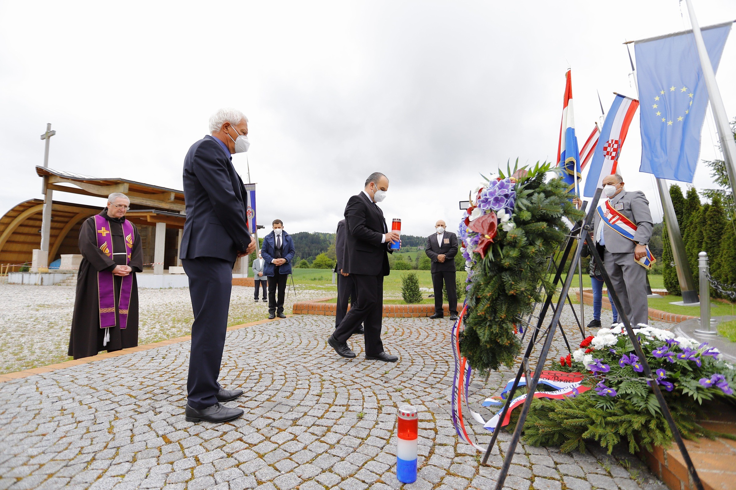 76. GODIŠNJICA BLEIBURŠKE TRAGEDIJE: Veleposlanik Glunčić u ime Hrvatskog sabora i Hrvatske vlade odao počast žrtvama polaganjem vijenaca na Bleiburškom polju