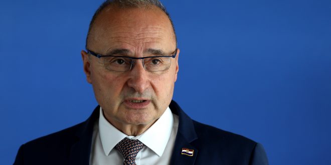 ‘ZBOG OVOGA BI SE TUĐMAN OKRETAO U GROBU’ Grlić Radman: ‘Moram zvati gotovo svakog ministra i ispričavati se’