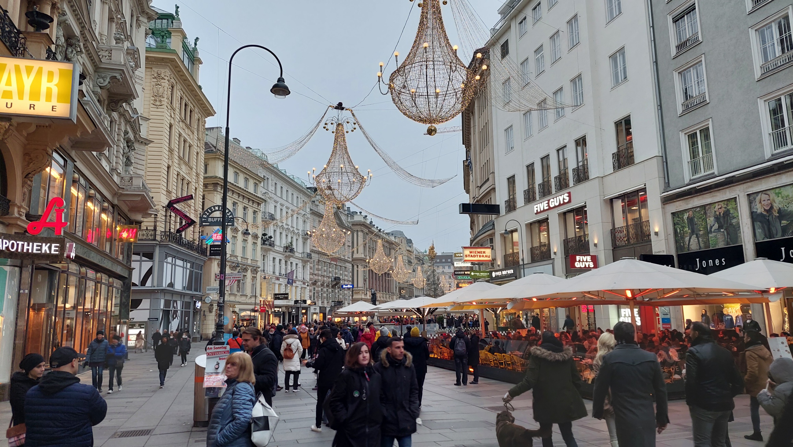 REAKCIJE NA LOCKDOWN I OBVEZNO CIJEPLJENJE: Za austrijsku krajnju desnicu je to “diktatura”, a za neke svjetske medije “bankrot austrijske vlade” 19/11/2021