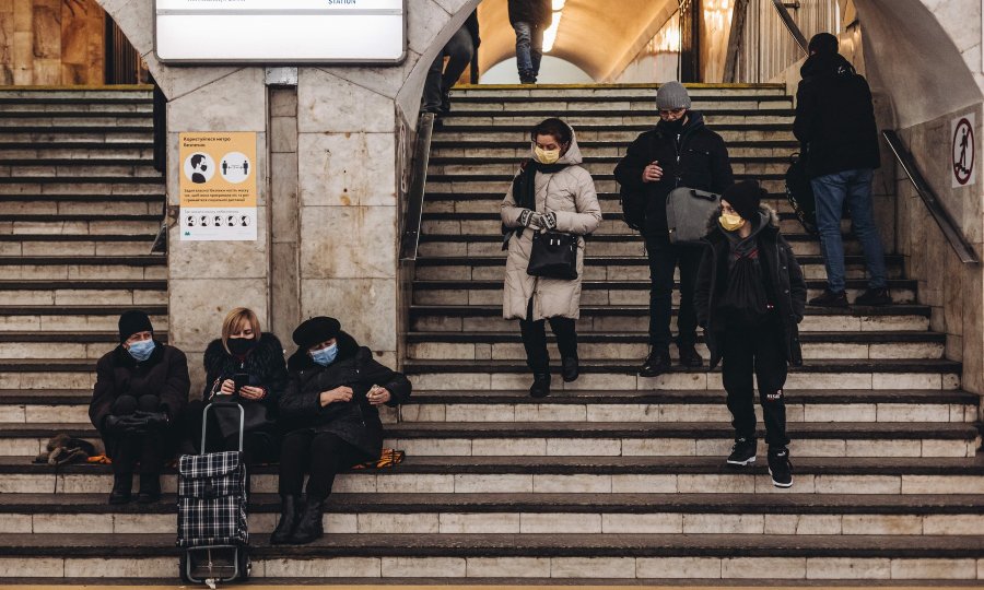 Kijevski metro, posljednje utočište od ruskog bombardiranja: ‘Jučer su izašli van i dvije minute poslije dogodila se eksplozija’