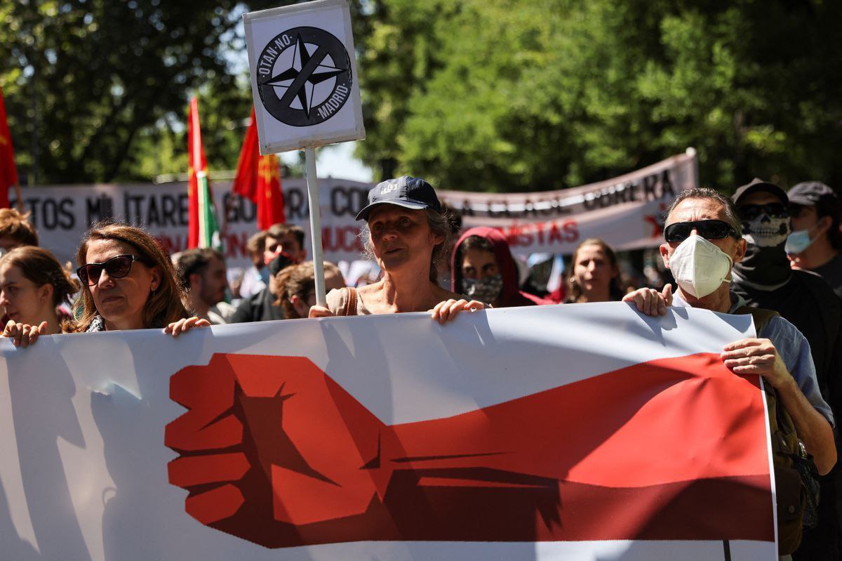 Veliki anti-NATO skup u Madridu, tisuće ljudi na ulici: ‘Pun mi je kufer oružja i ubijanja ljudi’