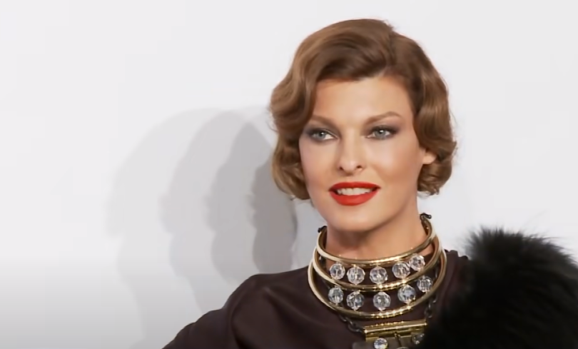 Linda Evangelista ponovo krasi naslovnicu Voguea: ‘Moja čeljust i vrat ovako ne izgledaju u stvarnom životu’