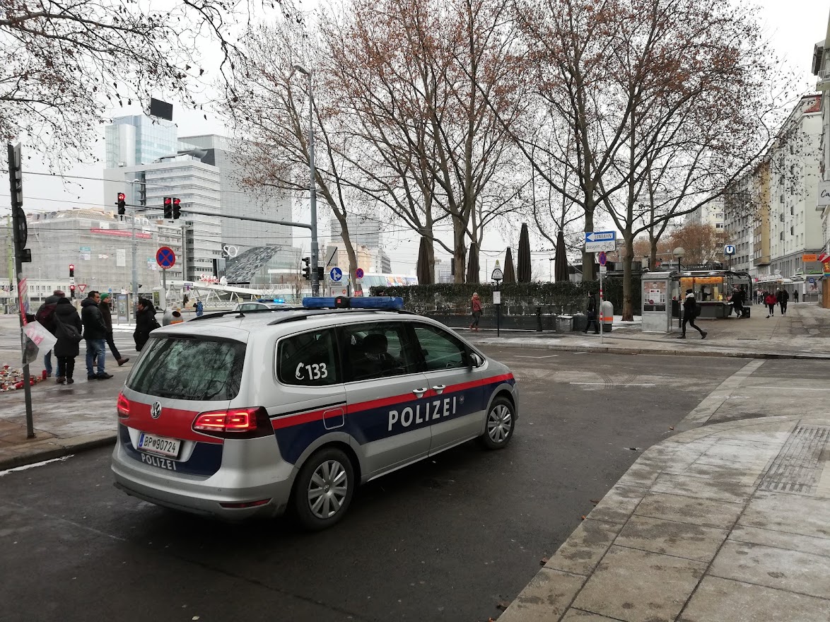 Policija zaustavila trijeznu majku koja je vozila pripite tinejdžere. Prijavu će dobiti i mladi i majka