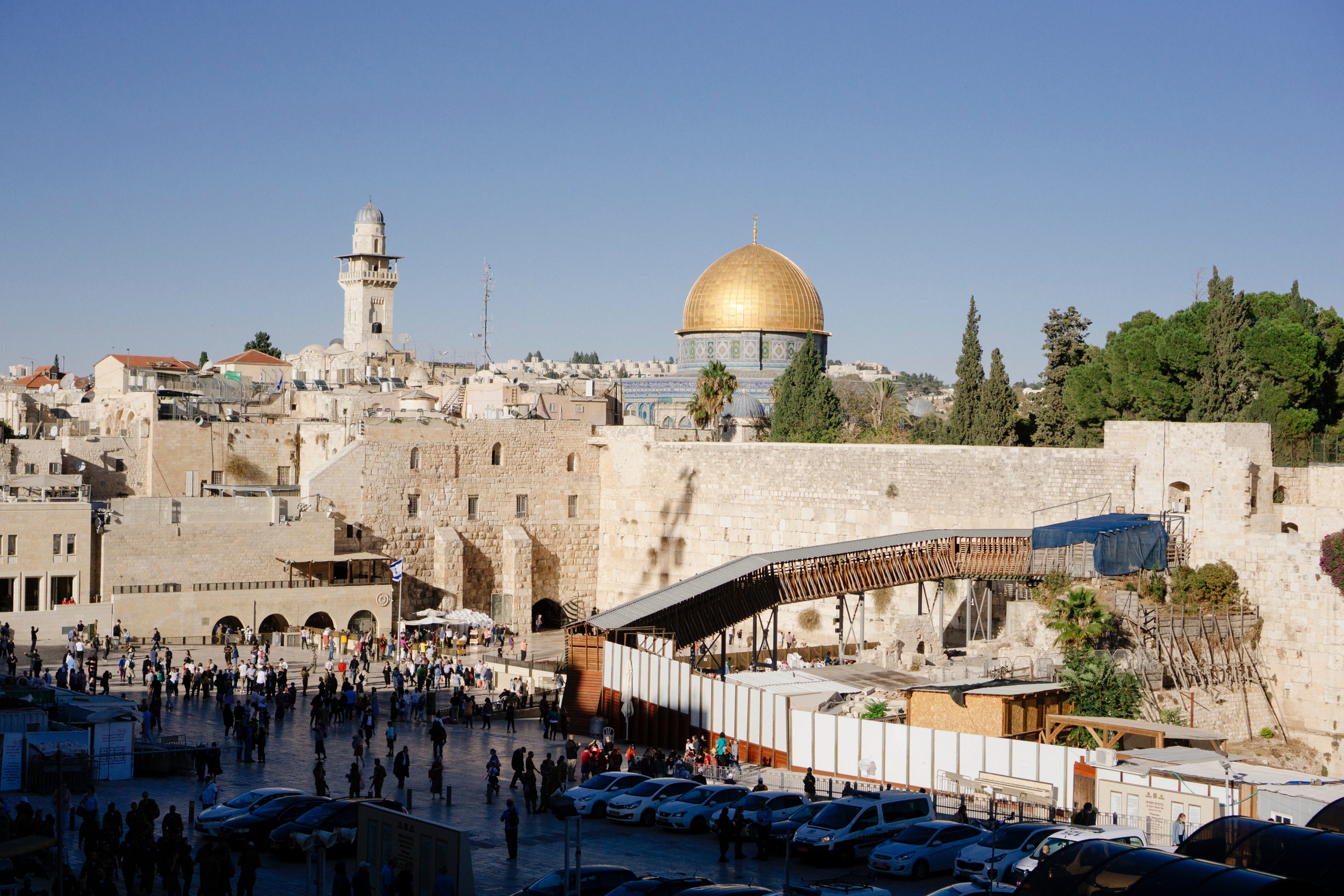 PUCNJAVA U SINAGOGI U JERUZALEMU, IMA MRTVIH! Neki od ozlijeđenih u kritičnom stanju, napadač ‘neutraliziran’. Oglasio se Hamas