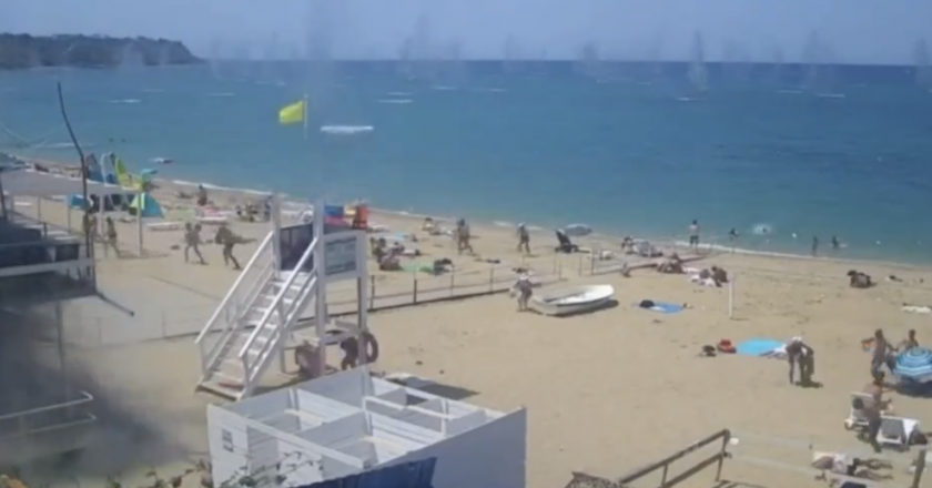 Pojavio se video s Krima: Ruski turisti bježe dok na plažu padaju projektili