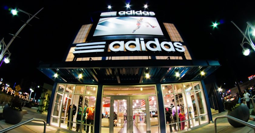 Adidas u korupcijskoj aferi: Milijuni u kešu, nekretnine…