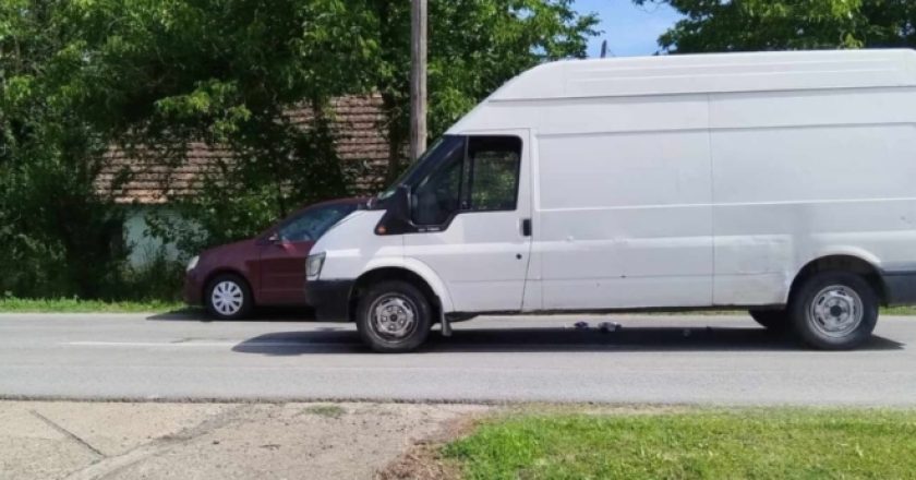 Kombi pun migranata pogodio auto mladog para: Njih 50 pobjeglo u šumu