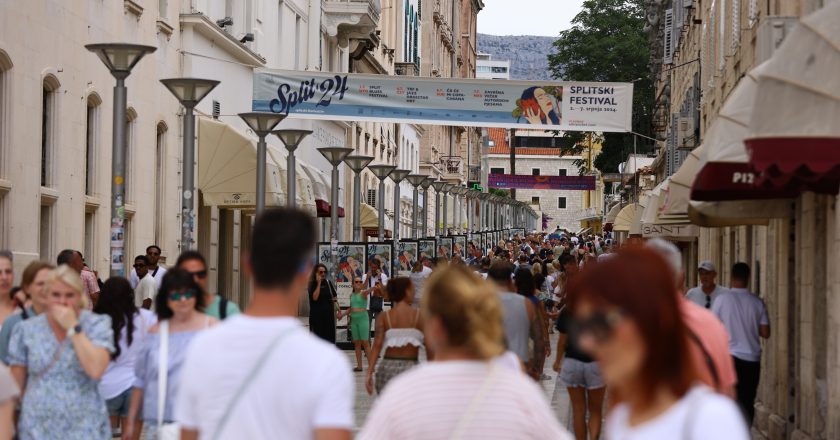 Što se zapravo događa s turizmom i hoće li sezona biti uspješna? Jedna grupa turista nedostaje