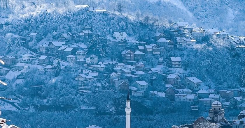 Snježni kaos u BiH: Zatvoreno više prometnica, izvanredno stanje u Drvaru